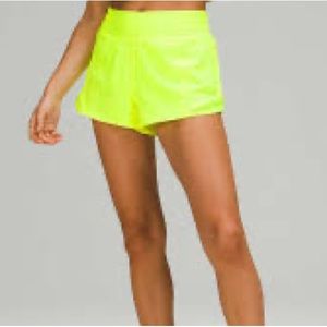 EUC Lululemon Hotty Hot shorts 2.5” Sz 4